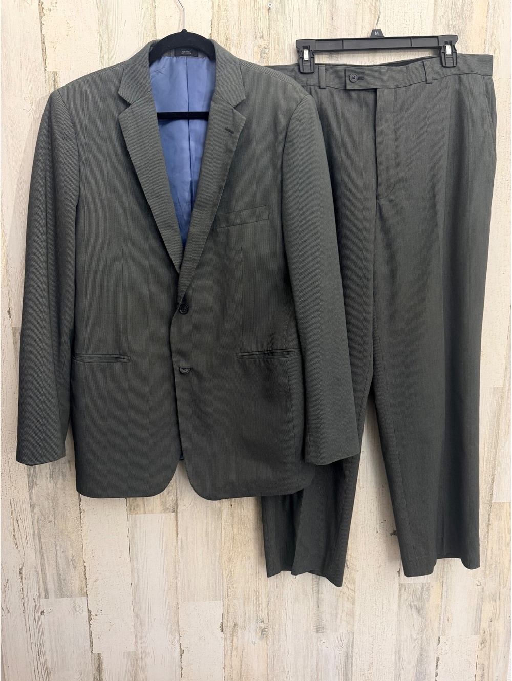 J. Ferrar Men’s Gray Pinstripe Modern Fit 2-Piece Suit Jacket 42L Pants 38x32